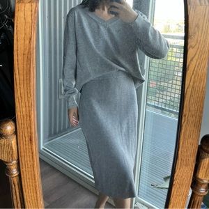 NWOT KNIT SWEATER MIDI DRESS